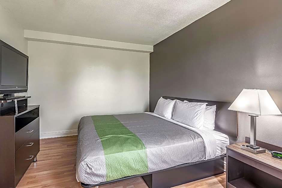 Quality Inn & Suites Kansas City Downtown