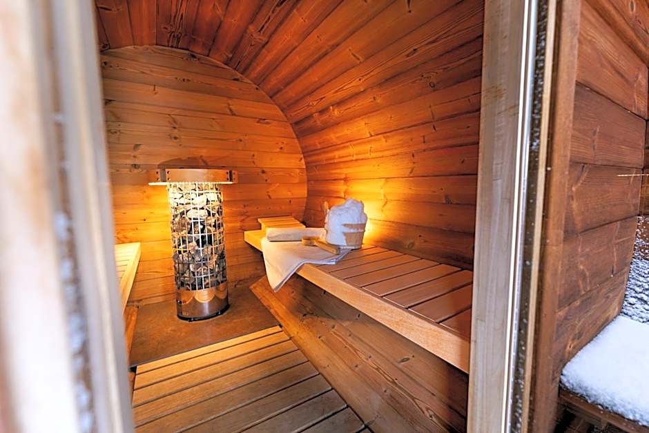 Wohlfühlhotel Hubertushof am Arlberg - Ski-In & Ski-Out - Sky Pool
