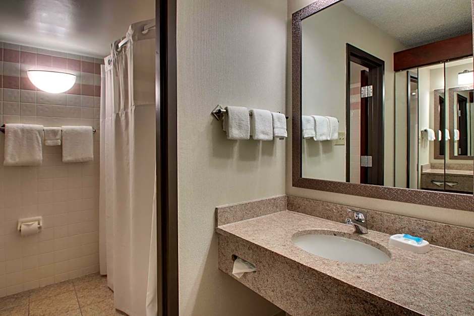 DRURY INN & SUITES EVANSVILLE EAST