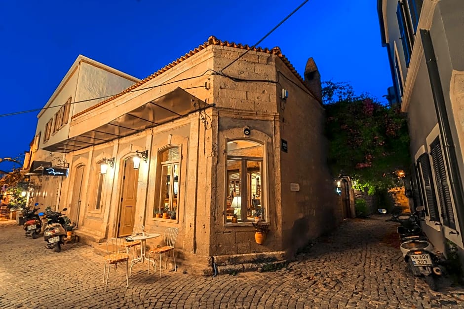 Alacati Asmali Konak Hotel