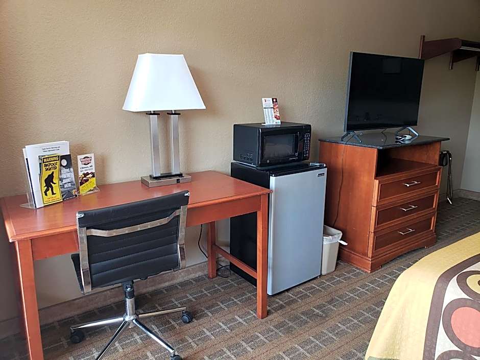 Super 8 by Wyndham Clinton