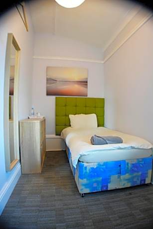 Budget Single Room with Shared Bathroom