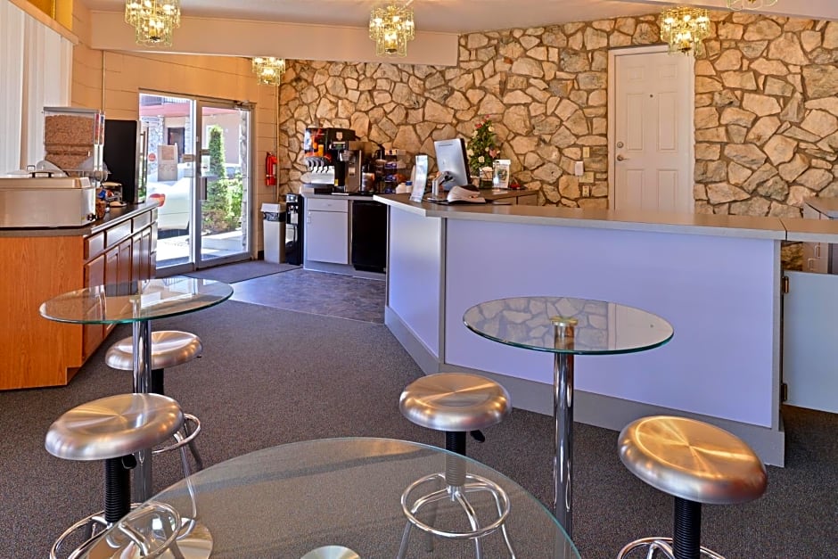 Maverick Motel - Modern Renovated Motel