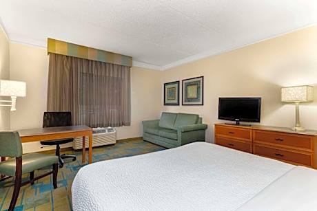 1 King Bed Deluxe Room Non-Smoking