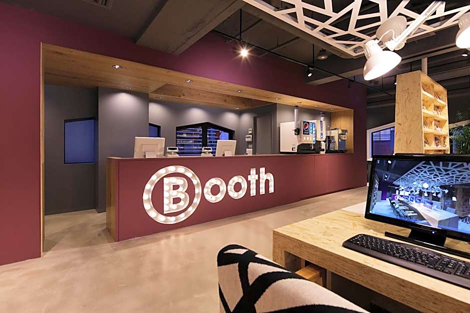 Booth Netcafe & Capsule