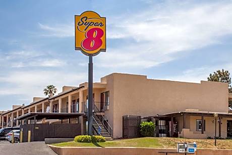 Super 8 by Wyndham Barstow