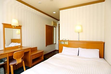 Standard Double Room - High Floor - Non-Smoking