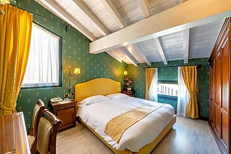 Double Room with Partial Lake View