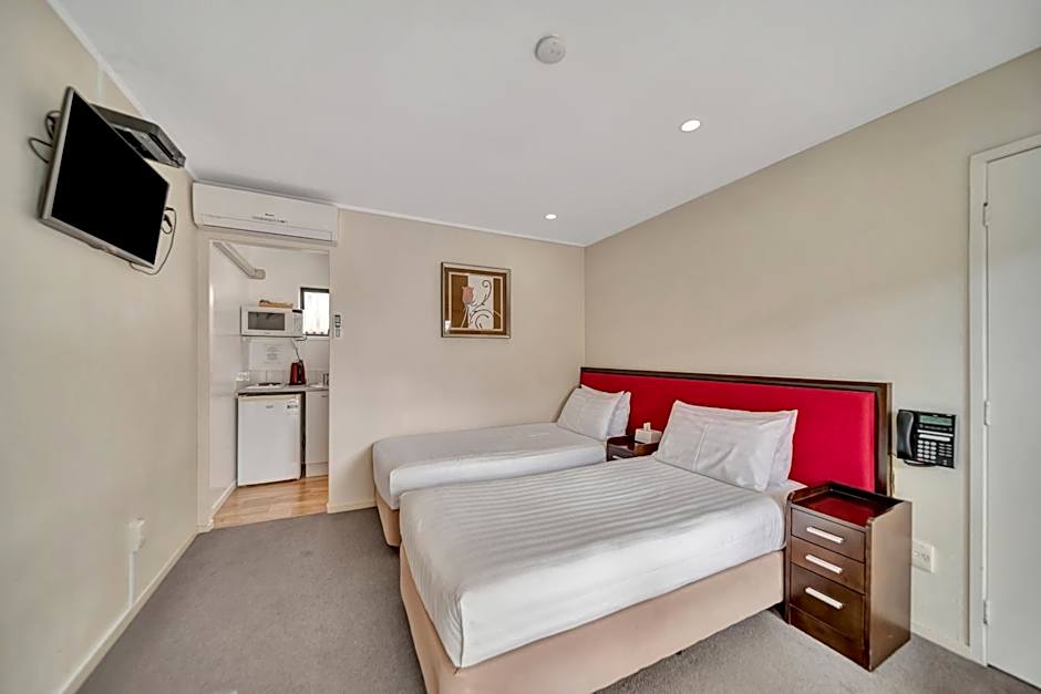 Tudor Court Motor Lodge