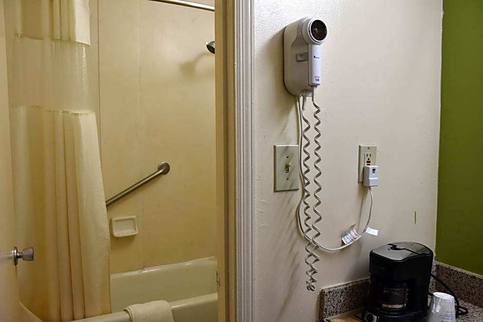 Super 8 by Wyndham Tifton