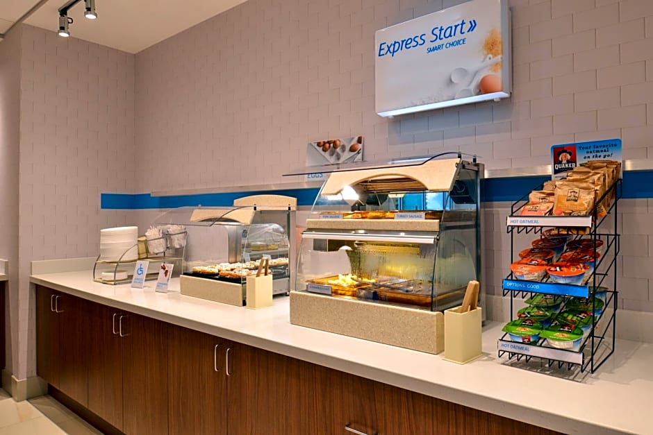 Holiday Inn Express & Suites OMAHA AIRPORT