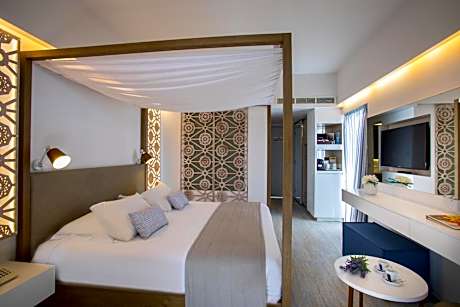 Superior Double Room with Front Sea View