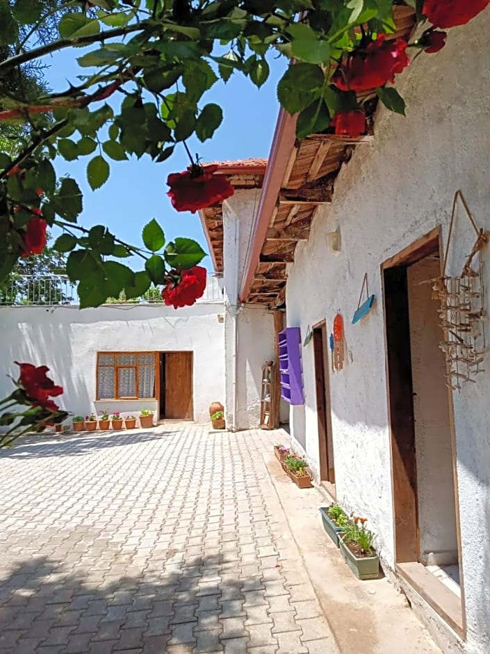 Koca Kapı Konaklama