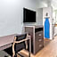 Econo Lodge Inn & Suites