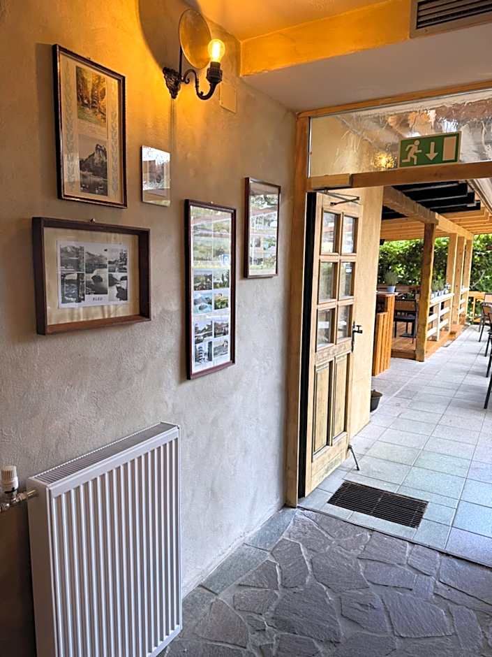 Bed & Breakfast LakeBled House