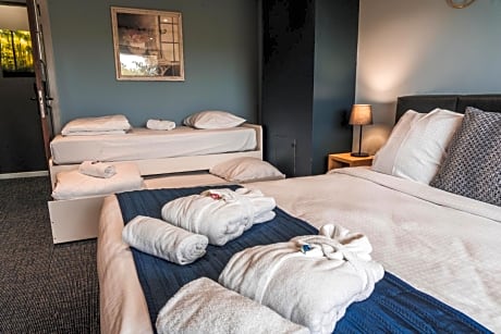 Deluxe Quadruple Room