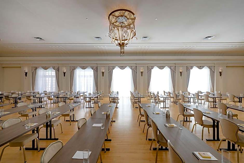 Hotel Fort Des Moines, Curio Collection by Hilton