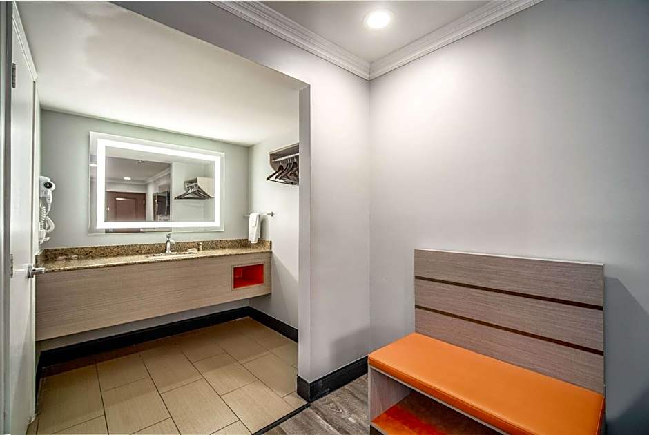 Travelodge Inn & Suites by Wyndham Bell Los Angeles Area