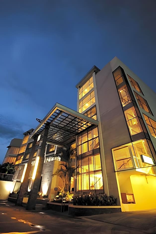 The Avenue Plaza Hotel