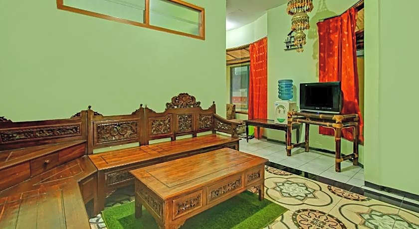 OYO 90031 Villa Papada