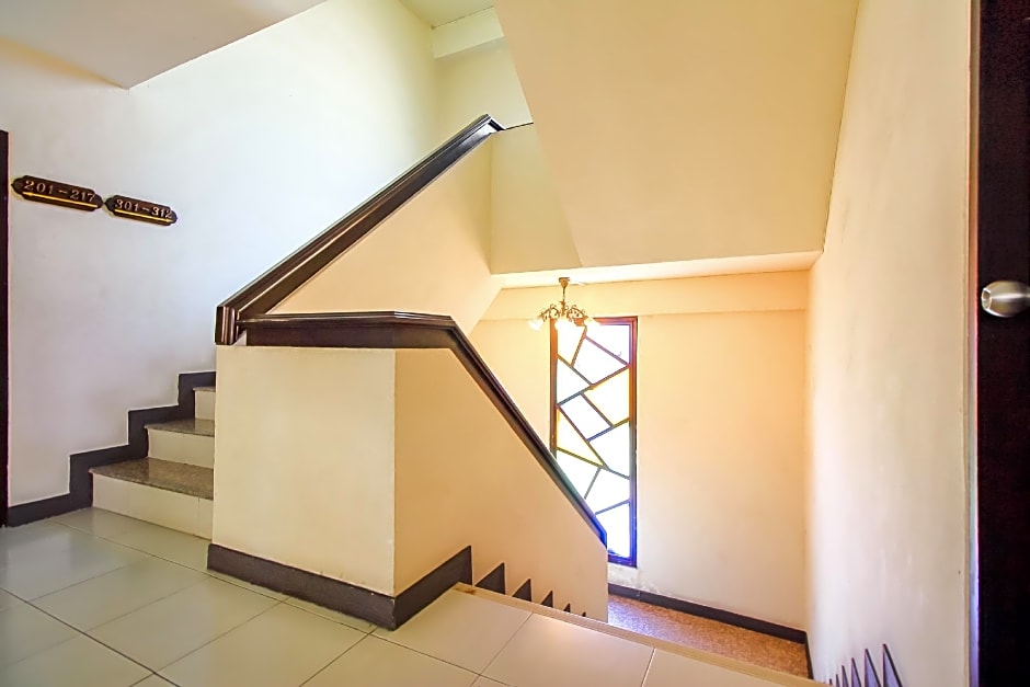 OYO 383 White inn hotel