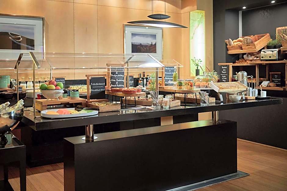 Wasserturm Hotel Cologne, Curio Collection by Hilton