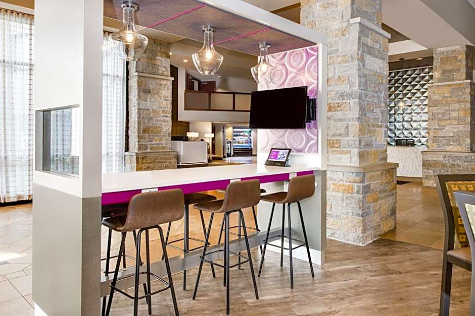 Crowne Plaza Milwaukee Airport by IHG