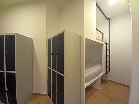 12-Bed Mixed Dormitory Room