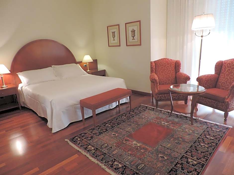 Photo 1 of 4 of Junior Superior Suite