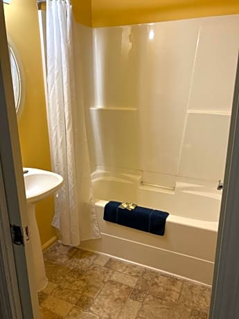 Two Double Beds with Kitchenette - Non-Smoking