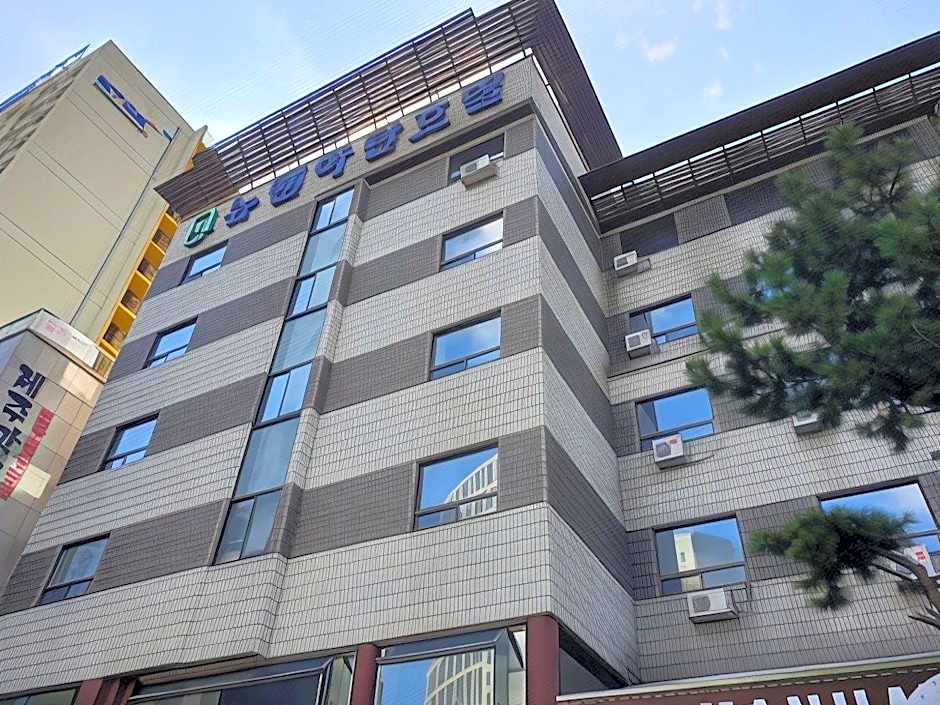 New Manhattan Tourist Hotel