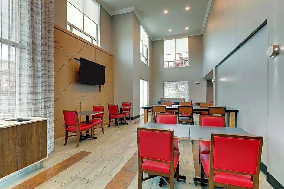 Holiday Inn Express Hotel & Suites Richmond By IHG