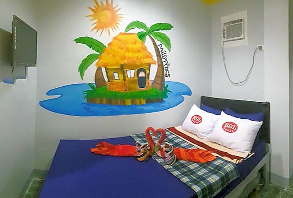 RGL Pinamalayan Condotel by RedDoorz