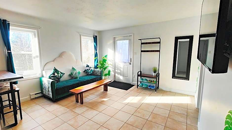 Fresh & Bright Private Suite