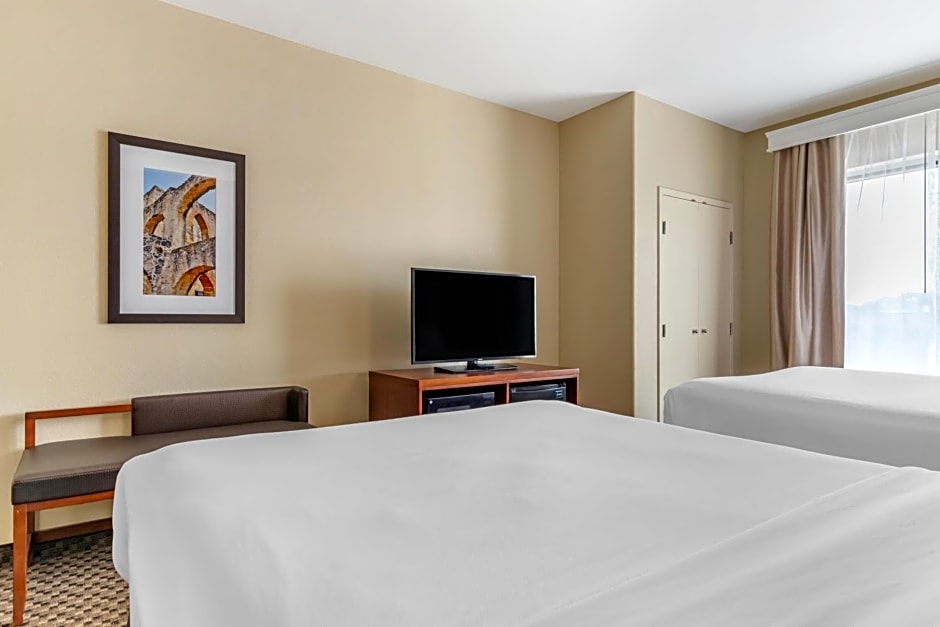 Comfort Suites Medical Center Near Six Flags