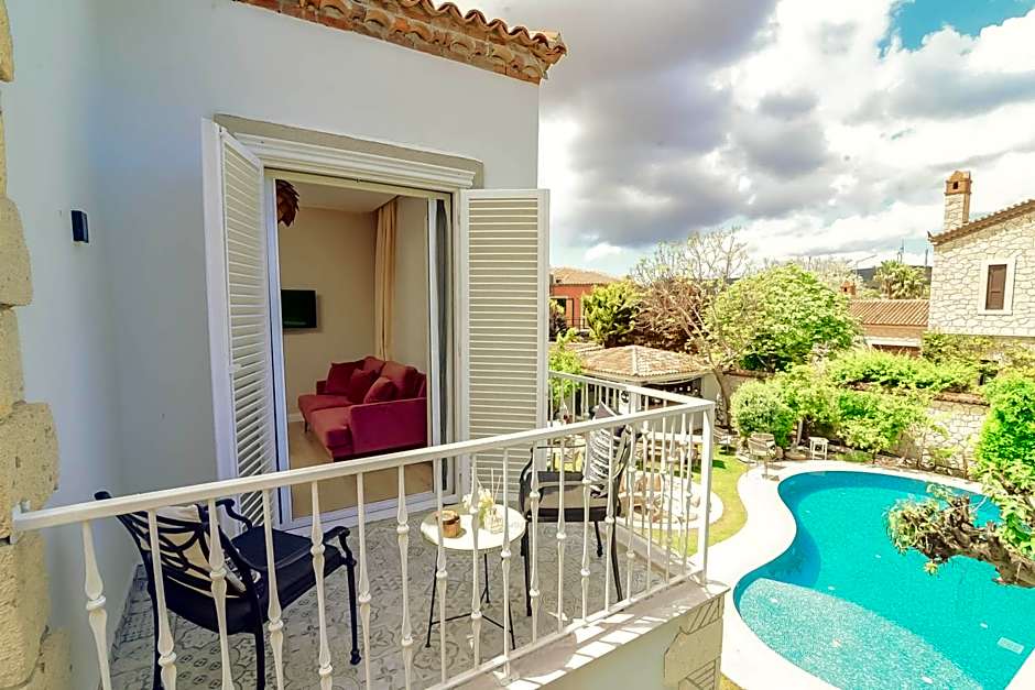 ZEYHOUSE ALACATI
