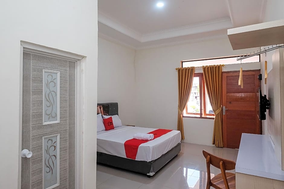 RedDoorz Plus Syariah @ Hotel Indonesia Kajen