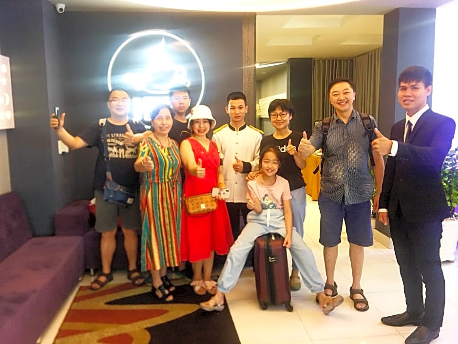 HA NOI HOTEL near Tan Son Nhat Airport - FREE Airport Pick-Up and Drop-Off Available 24 Hours a Day