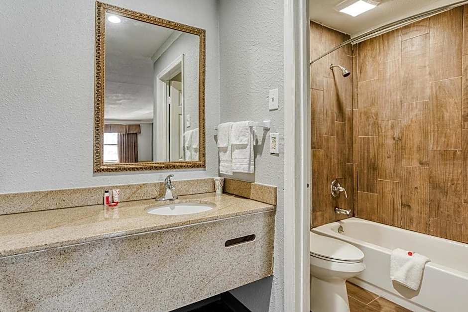 OYO Hotel Pineville LA Hwy 165