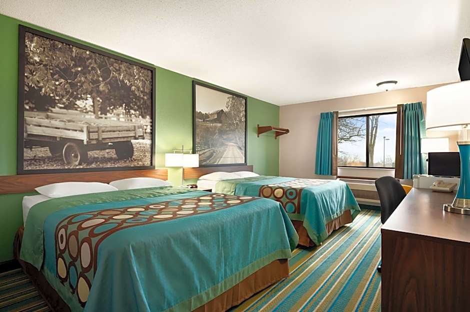 Photo 1 of 4 of 2 Queen Beds