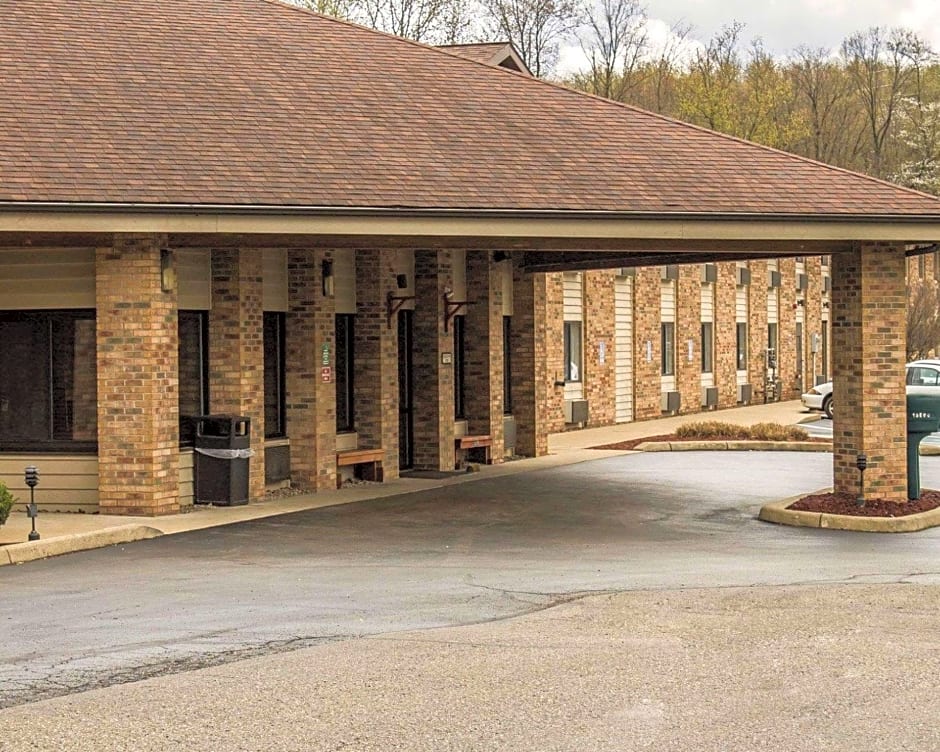 Quality Inn East Liverpool - Calcutta