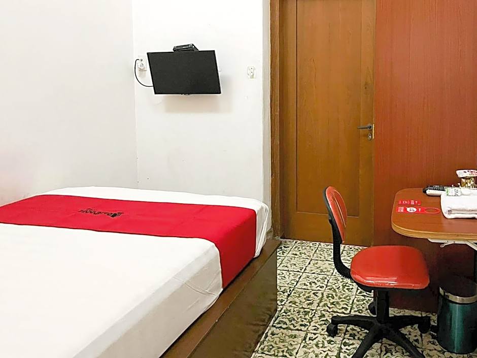 RedDoorz Syariah Near Alun-Alun Tulungagung