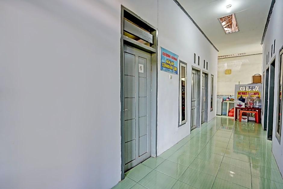 OYO Life 92937 Kost Putri Sarkara Syariah