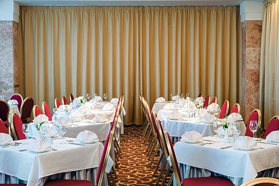Premier Hotel Rus