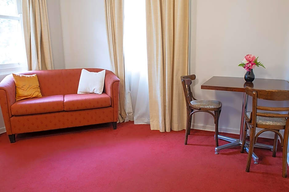 Linaker Art Deco Motel