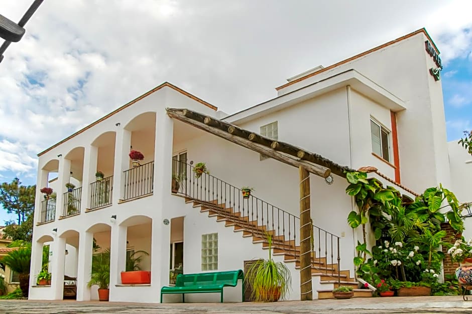 Alcazar Suites