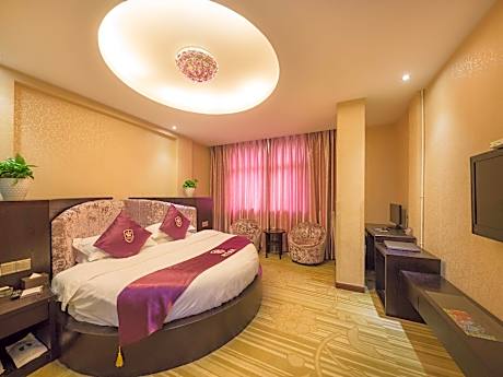 Round Bed Room