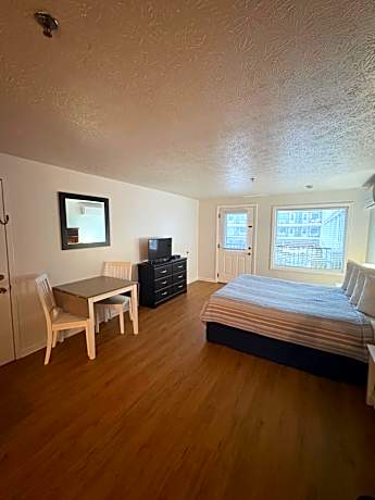 Queen Suite with Sofa Bed