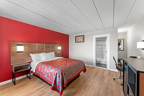 Standard Queen Room with Accessible Tub - Non Smoking