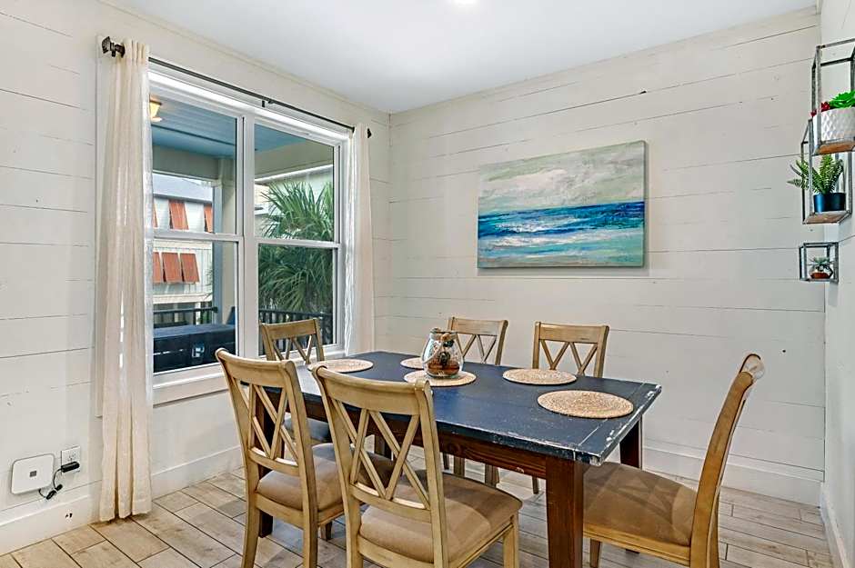 TRUE BLUE-Coastal cottage-3 min walk to beach! POOL!